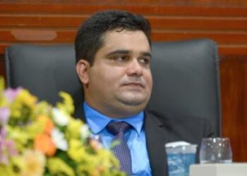 Vereador de Dias D’Ávila do PT é preso acusado de ameaçar colega com uma arma em sessão da Câmara