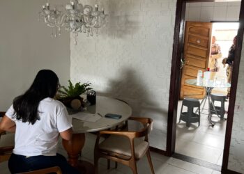 BOMBA! Campanha de Jerônimo persegue primeira-dama de Candeias e pede busca e apreensão em residência