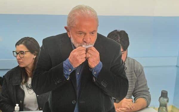 Lula vota em São Bernardo do Campo