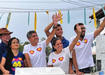 ACM Neto faz mega carreata em cidade administrada pelo PT e mostra força