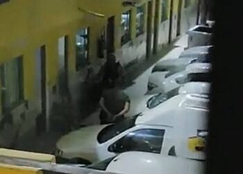 Vídeo mostra que policial que colaborava com segurança de ACM Neto foi executado pela PM quando já estava rendido