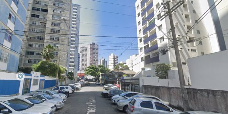 Bandido invade prédio de luxo e furta quatro apartamentos