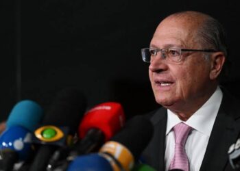 Alckmin se irrita e desmente Fake News da Folha sobre conversa com Bolsonaro no Planalto