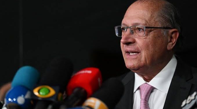 Alckmin se irrita e desmente Fake News da Folha sobre conversa com Bolsonaro no Planalto