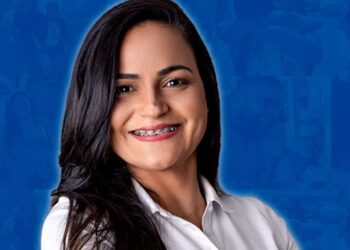 Enquete: Dentre os vereadores de oposição, o nome de Débora Regis é o mais forte para disputar a Prefeitura de Lauro de Freitas