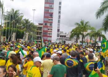 Patriotas da Bahia lotam o quartel da Mouraria, em Salvador