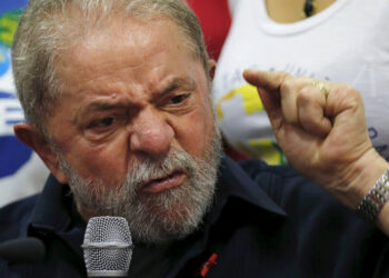 Urgente: Dólar já dispara 3% e Bolsa perde 110 mil pontos após fala de Lula