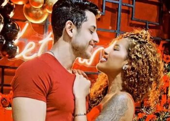 URGENTE! Ônibus de cantor Kevi Jonny capota no oeste da bahia