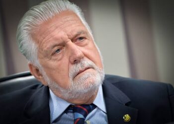 Lula dá sinais de que deve colocar Wagner no comando do Ministério das Relações Exteriores