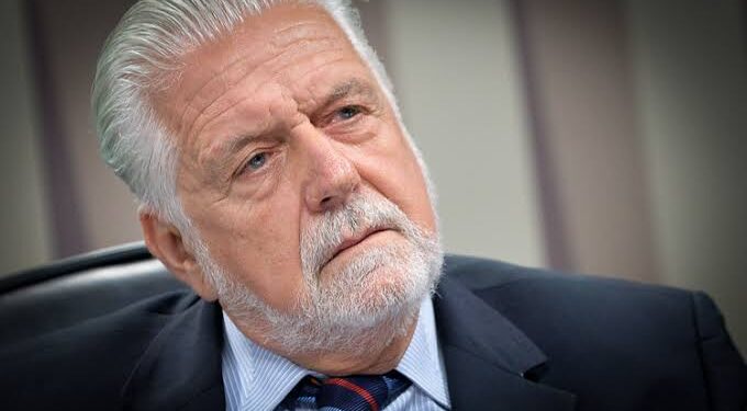 Lula dá sinais de que deve colocar Wagner no comando do Ministério das Relações Exteriores