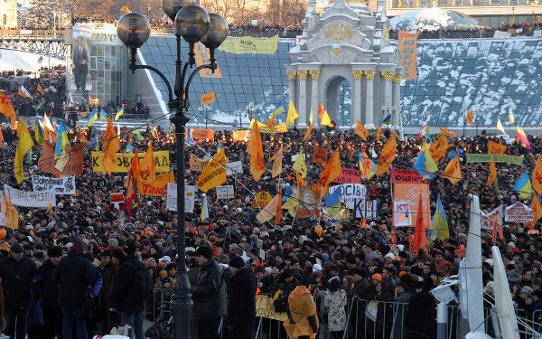Brasileiros relembram a Revolução Laranja de 2004