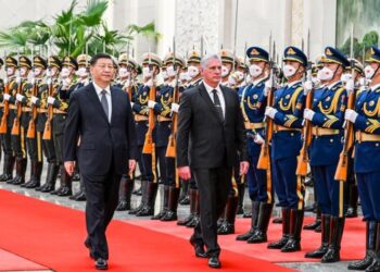 Ditador da China declara apoio permanente à ditadura cubana