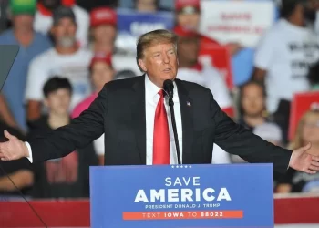 Trump pede que eleições sejam anuladas após novo dono do Twitter expor dados que favoreceram Biden