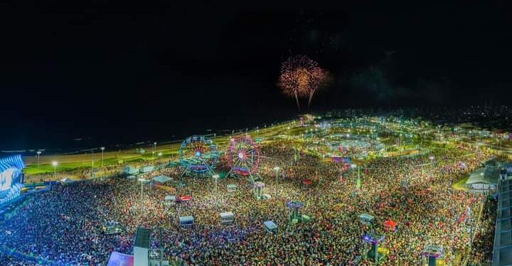Terceira noite do Festival Virada Salvador tem público recorde de 300 mil pessoas