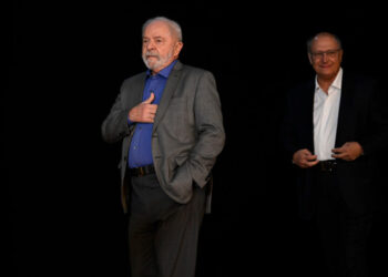 Manifestantes convocam ato contra diplomação de Lula