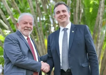 PEC Fura-Teto dá mais dinheiro a parlamentares que a Bolsa Família