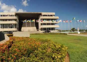 Na última sessão do ano da AL-BA, deputados estaduais aprovam aumento do próprio salário