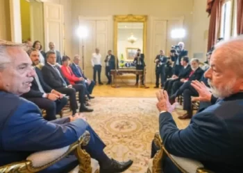 Direto da Argentina, Lula ataca Bolsonaro, promete BNDES e abre as “portas” do Brasil para o socialismo