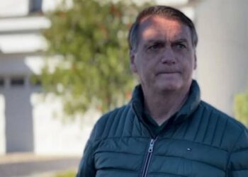 Bolsonaro terá que passar por cirurgia quando voltar ao Brasil, diz médico