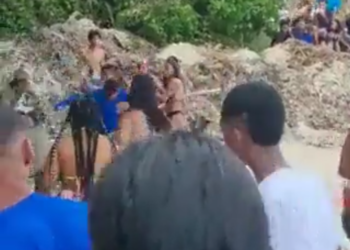 PM é agredido com garrafada na cabeça durante briga em Ilhéus; vídeo