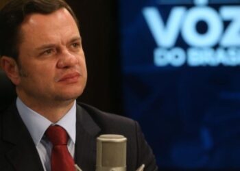 Anderson Torres chega ao Brasil e é preso pela Polícia Federal