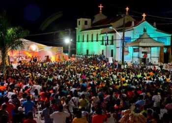 Festa em homenagem a Nossa Senhora das Candeias começa nesta terça-feira (24)