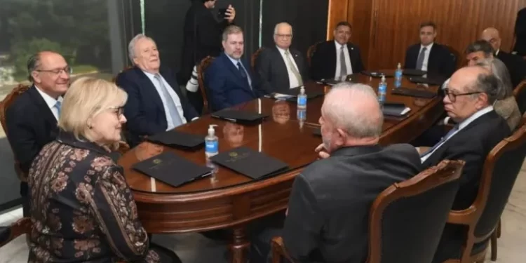 Lula sanciona lei que aumenta salário dos ministros do STF