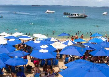 Tiroteio no Porto da Barra assusta banhistas e deixa pelo menos um ferido