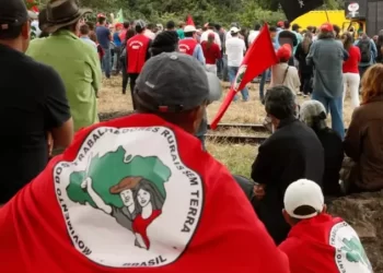 Em 2006, esquerda invadiu e destruiu o Congresso