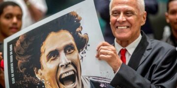 Ídolo do Vasco, Roberto Dinamite morre aos 68 anos