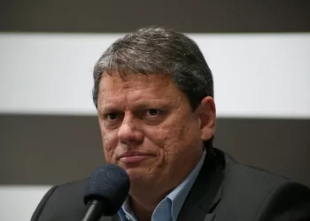Tarcísio derruba exigência da vacina contra Covid-19 em SP