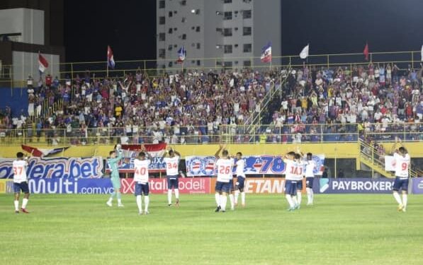 Bahia vence o Barcelona de virada em Ilhéus e se distancia na liderança do Baianão
