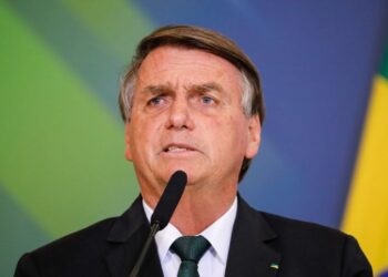 Bolsonaro detona volta de impostos dos combustíveis: ‘Inaceitável’