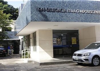 Adolescente de 13 anos é estuprada por morador de rua na Barra