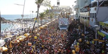Após dois anos sem Carnaval, Salvador dará a largada para a maior festa de rua do mundo nesta quinta (16)