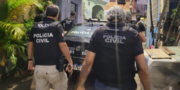 Três suspeitos de tráfico de drogas são presos no bairro do Calabar, em Salvador