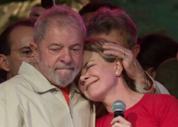 Lula nomeia assessor de Gleisi para cargo de R$ 76 mil por mês