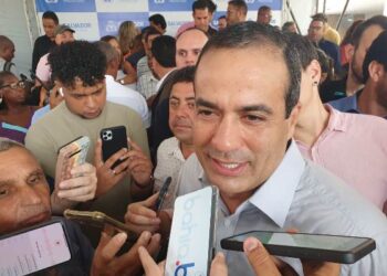 Com discurso de aliado, Bruno diz esperar que Jerônimo traga boas notícias da China