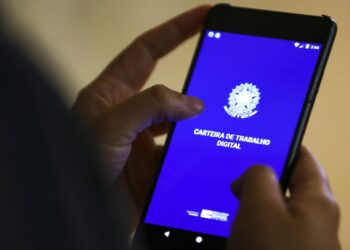 Brasil gerou 241,7 mil empregos em fevereiro deste ano, 31,56% a menos do que em 2022