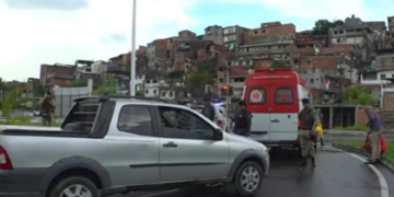 Homem morre após colisão entre moto e carro na Avenida Gal Costa, em Salvador