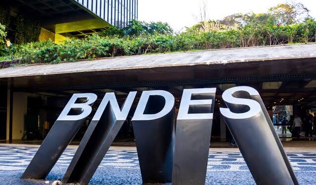 Sob gestão de Bolsonaro, BNDES tem lucro bilionário em 2022