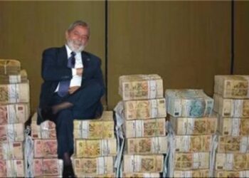 Deputado diz que Governo Lula oferece R$ 60 milhões para parlamentar que retirar assinatura da CPMI do 8 de janeiro