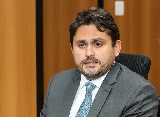 Ministro de Lula tem funcionário fantasma no Senado, informa jornal