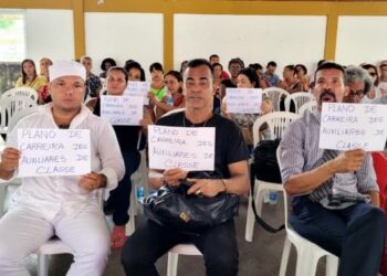 Professores da rede municipal de Lauro de Freitas decretam greve e cobram piso da categoria