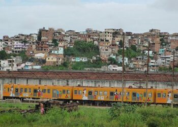 Após tiroteio, escolas suspendem aulas no Subúrbio de Salvador; transporte também foi interrompido