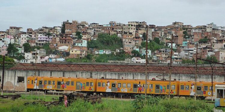 Após tiroteio, escolas suspendem aulas no Subúrbio de Salvador; transporte também foi interrompido