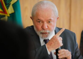 Presidente da Ucrânia desmascara Lula no palco internacional, aponta jornalista