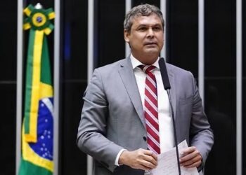 PT quer CPI do cartão de vacinas para retirar olhos da CPMI do dia 8 de janeiro