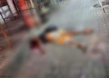 Homens em carro passam atirando e deixam dois mortos no Centro de Salvador