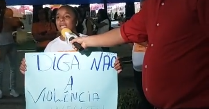 Mães de alunos vão às ruas protestar contra o descaso na educação de Candeias
